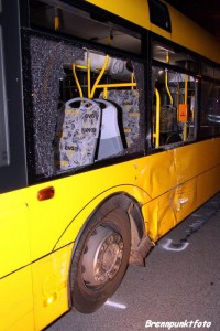 20.11.2010 (BP101120-01) Dresden - VKU Linienbus und 3 PKW kollidieren auf Kreuzung - 10 Verletzte