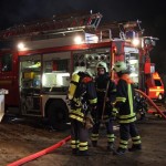Einsatzkräfte beim Brand auf der Baustelle des Rechenzentrums der TU Dresden