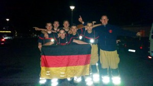 Mannschaft des LF 16/12 auf dem Campingplatz Mockritz nach dem Sieg der deutschen Fußballnationalmannschaft beim WM Finale 2014